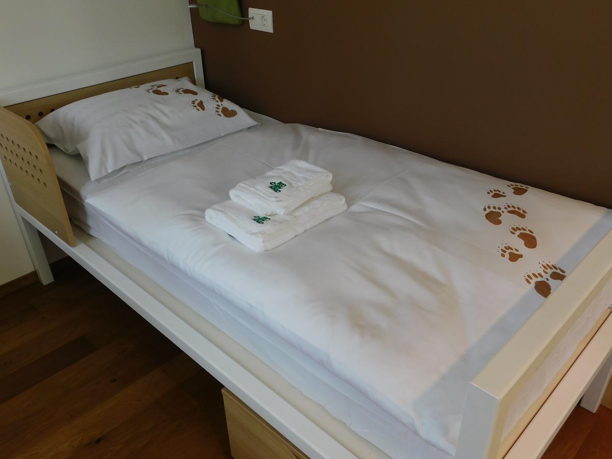 Hostel Bearlog コチェーヴィエ エクステリア 写真
