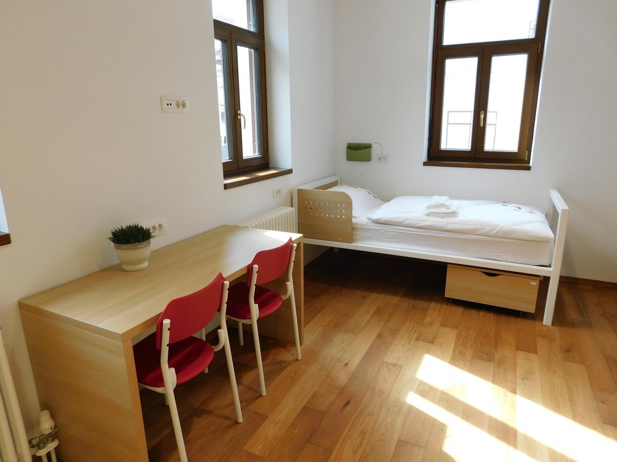 Hostel Bearlog コチェーヴィエ エクステリア 写真